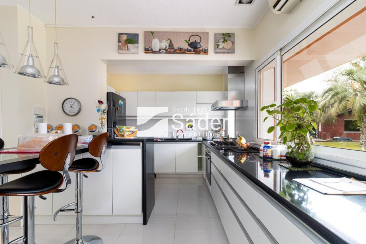 Casa ID.4412 - Casa con piscina en zona Cantegril.