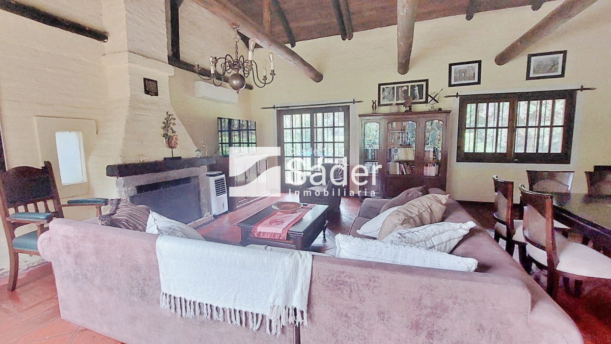 Casa ID.4758 - Casa en Alquiler 3 dormtiorios. Barrio Marly con Jardín y Piscina