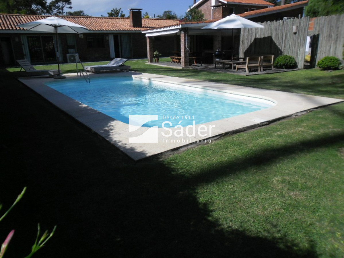 Casa ID.1874 - Casa en venta Pinares 4 dormitorios