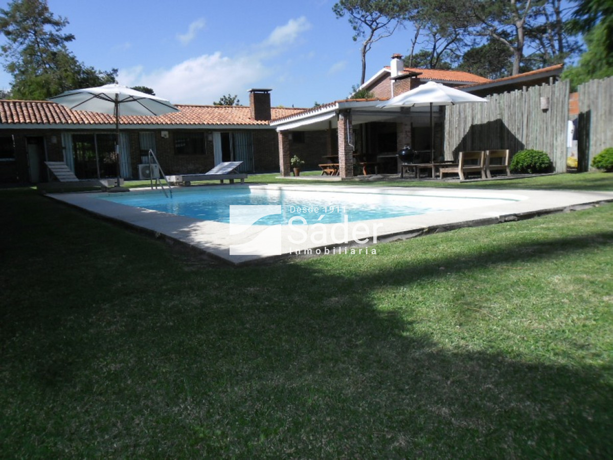 Casa ID.1874 - Casa en venta Pinares 4 dormitorios