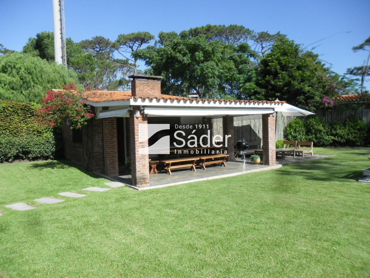 Casa ID.1874 - Casa en venta Pinares 4 dormitorios