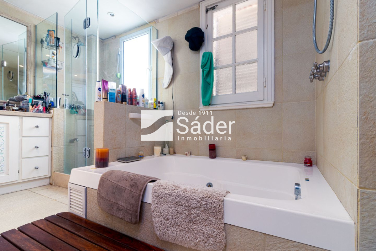 Casa ID.3387 - Casa en venta Playa Mansa 6 dormitorios