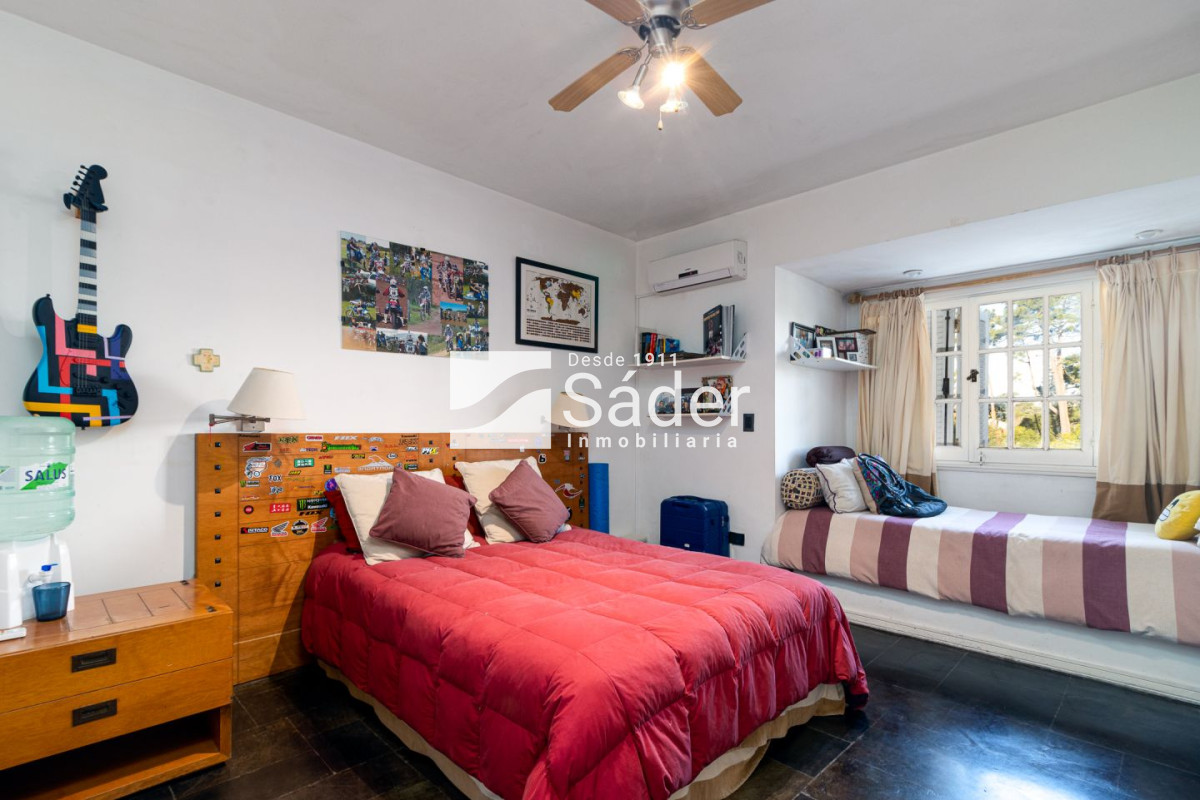 Casa ID.3387 - Casa en venta Playa Mansa 6 dormitorios