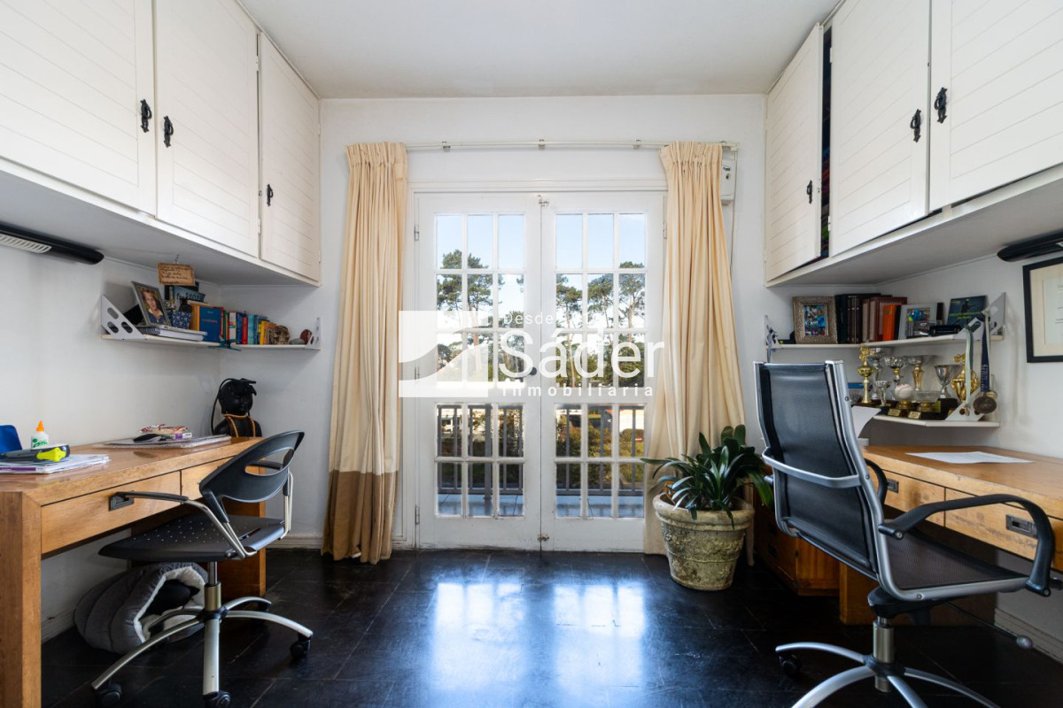 Casa ID.3387 - Casa en venta Playa Mansa 6 dormitorios