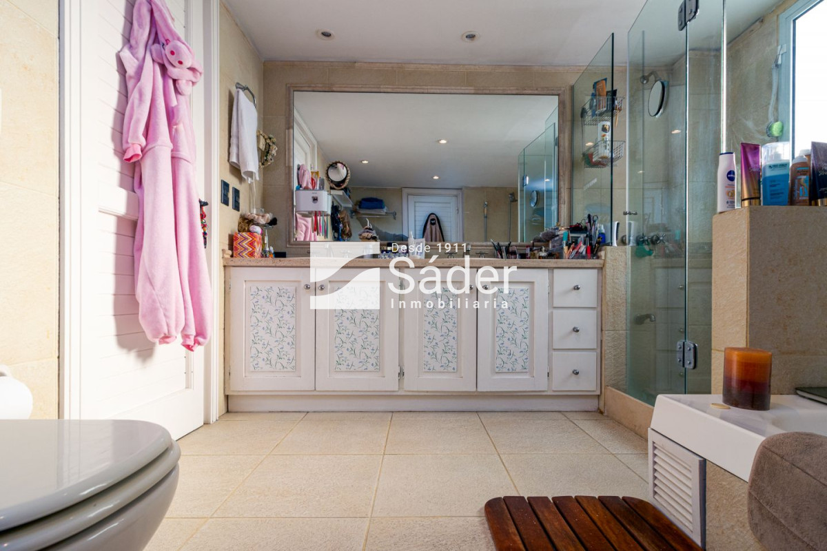 Casa ID.3387 - Casa en venta Playa Mansa 6 dormitorios