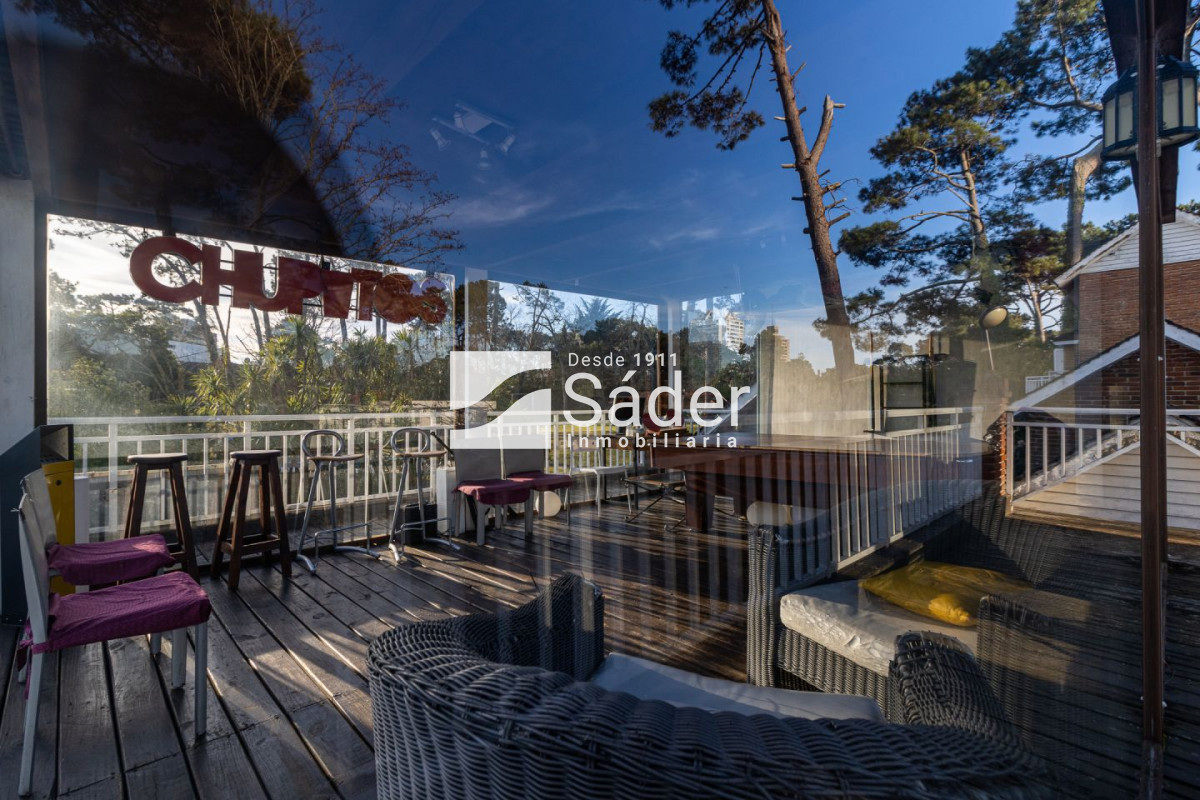 Casa ID.3387 - Casa en venta Playa Mansa 6 dormitorios