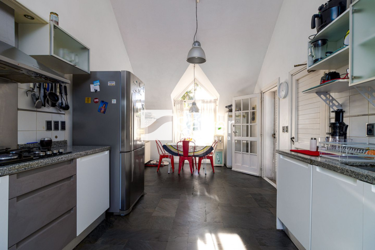 Casa ID.3387 - Casa en venta Playa Mansa 6 dormitorios