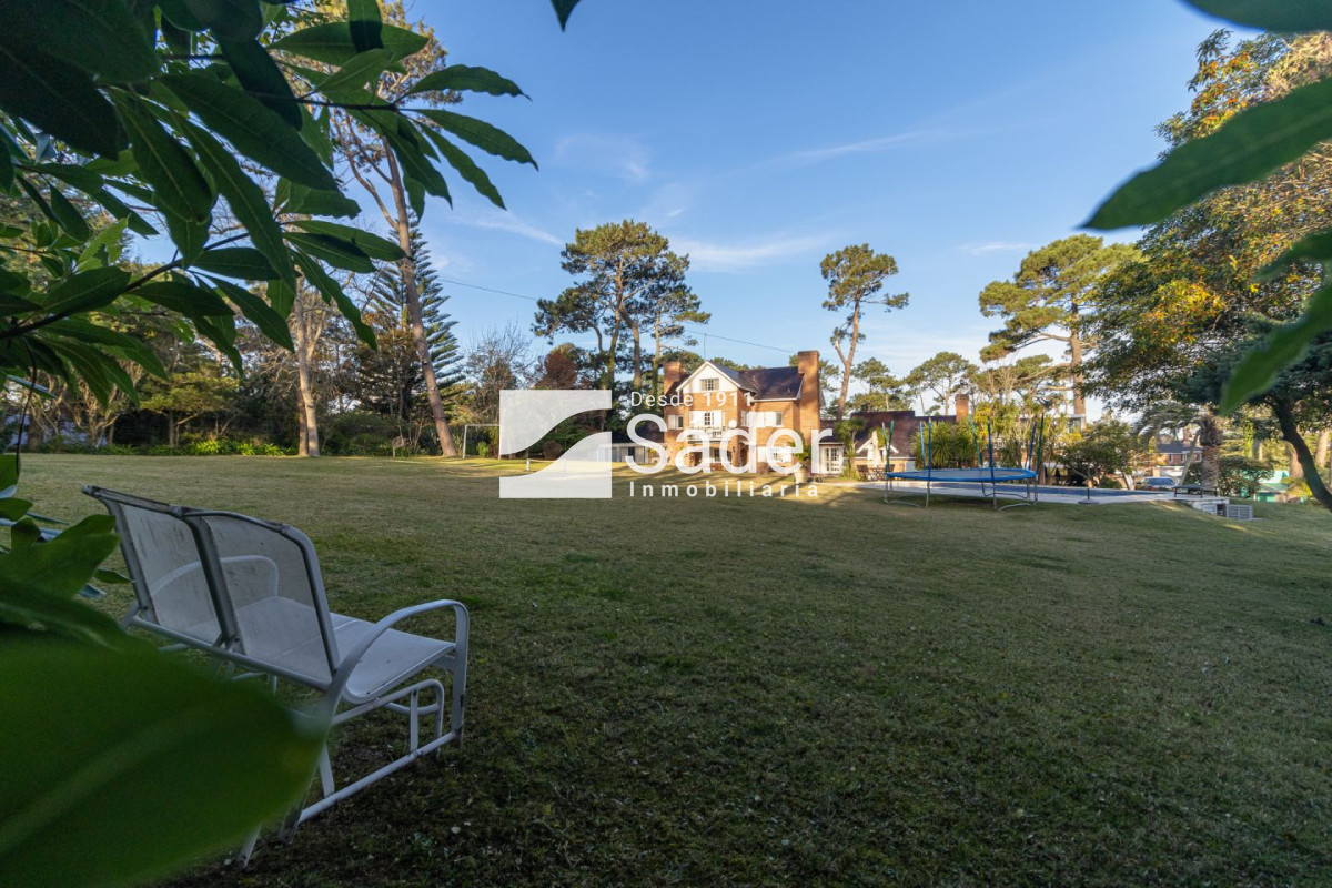 Casa ID.3387 - Casa en venta Playa Mansa 6 dormitorios