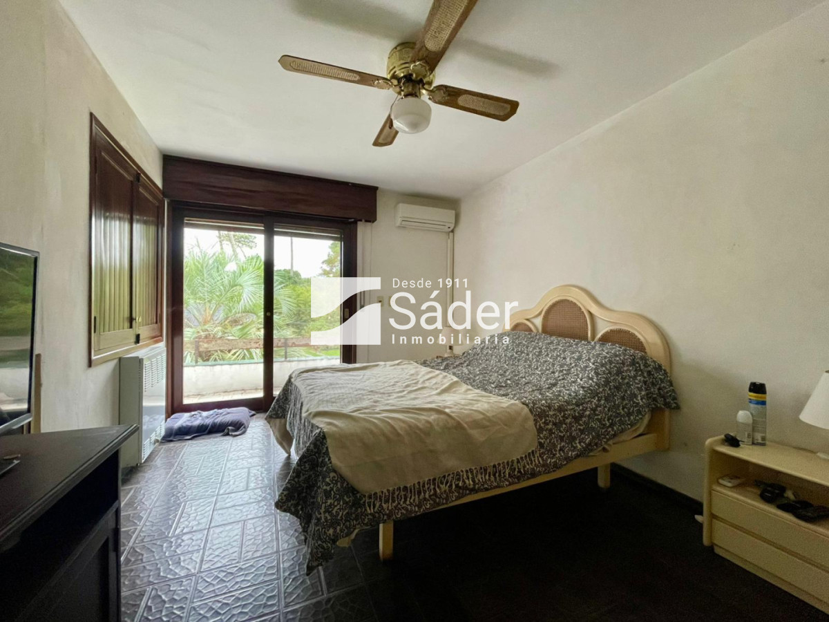 Casa ID.4903 - Casa sólida de época para reciclar en excelente ubicación Playa Mansa parada 10
