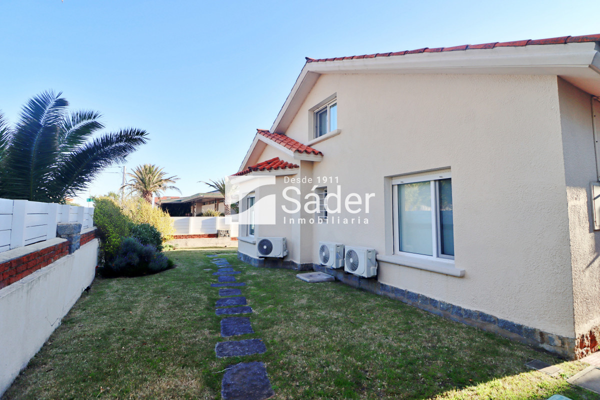 Casa ID.4364 - Casa en peninsula, primera linea frente al mar