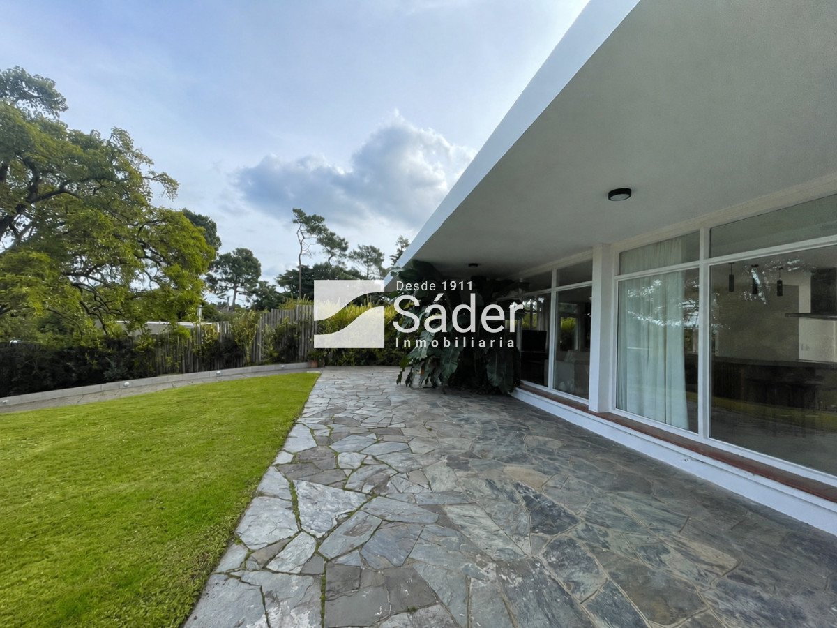 Casa ID.4973 - Excelente casa en Pinares. 3 suites, piscina y parrillero 