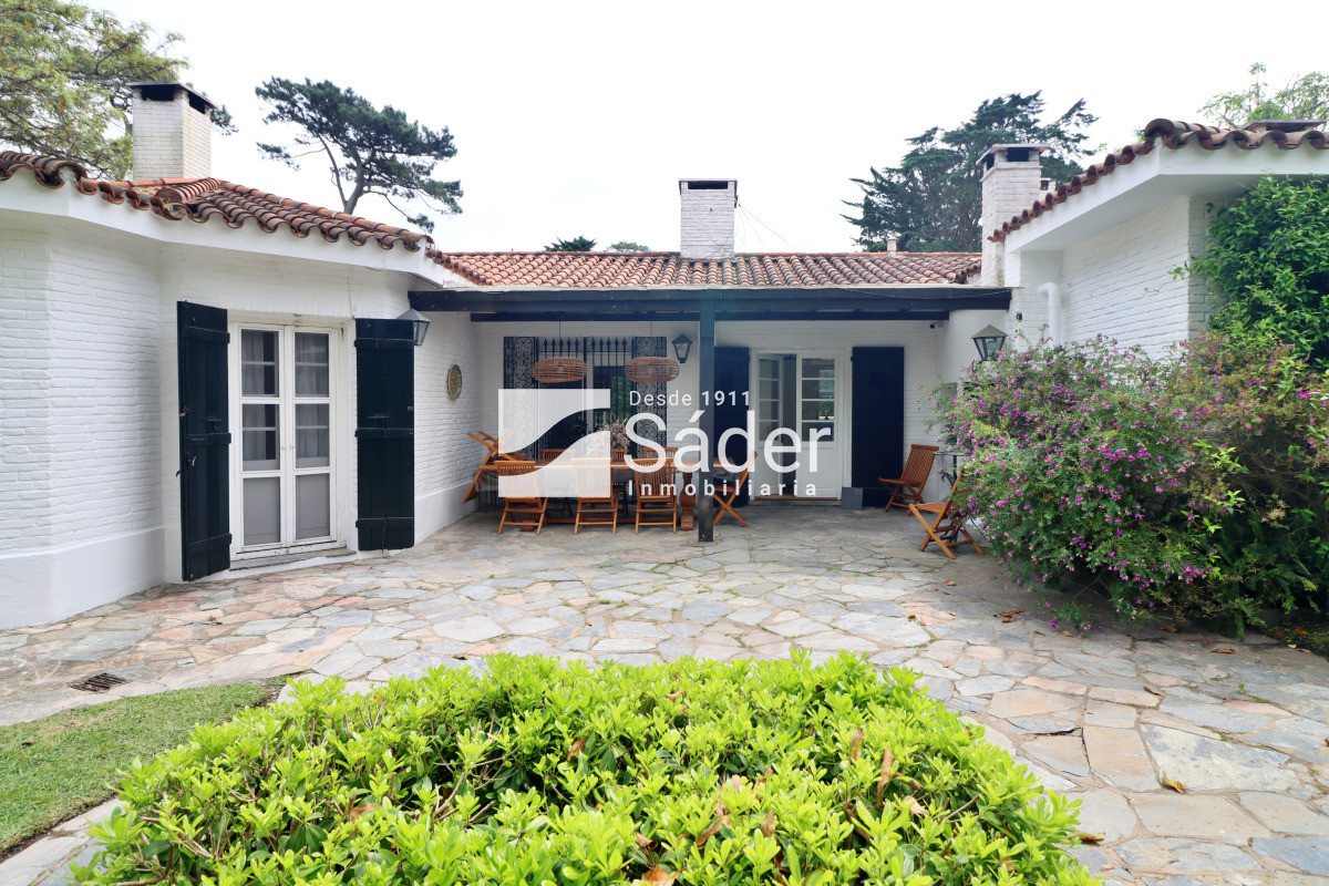 Casa ID.4465 - Casa en la mansa. 4 dormitorios, con piscina 