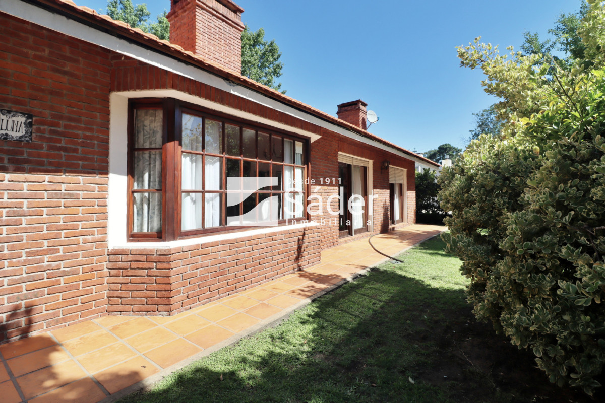 Casa ID.4624 - Hermoso Chalet en venta barrio Marly excelente entorno