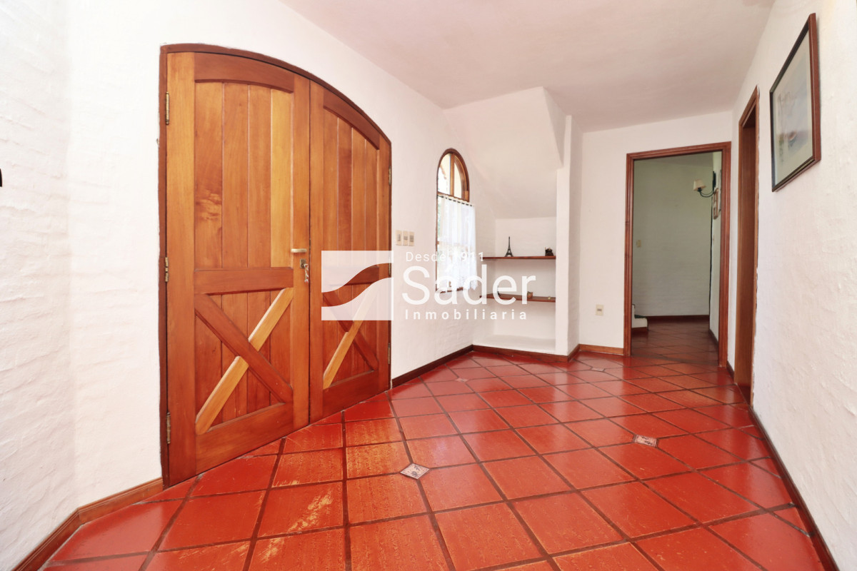 Casa ID.4624 - Hermoso Chalet en venta barrio Marly excelente entorno