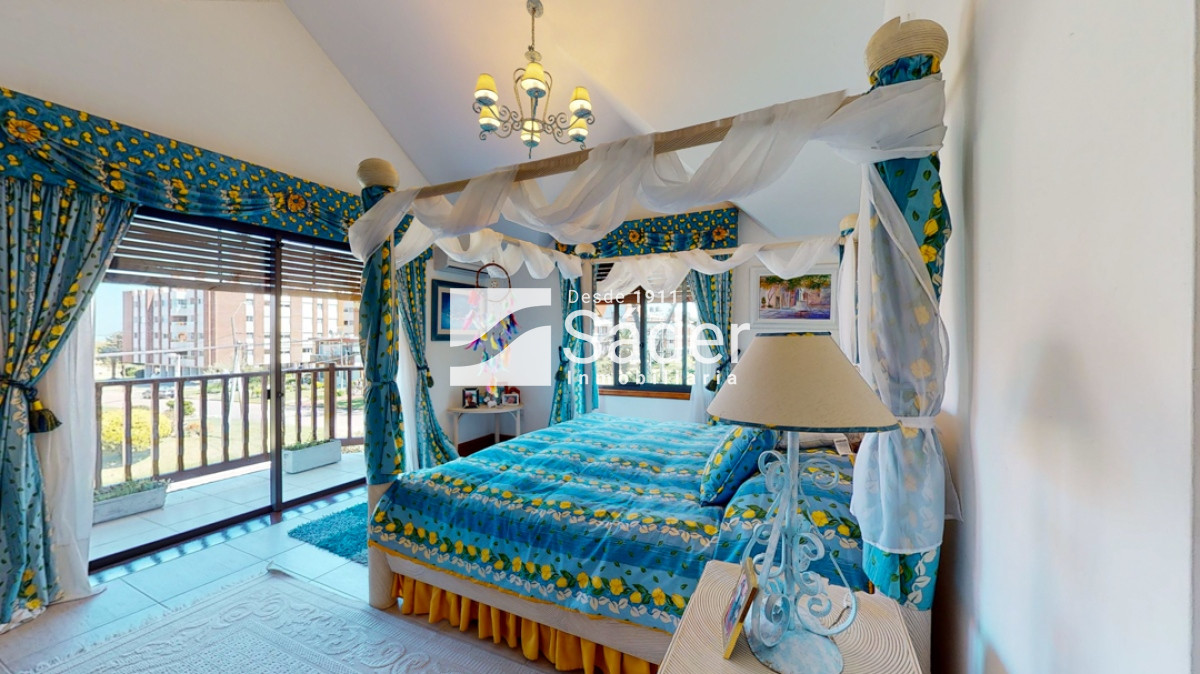 Casa ID.759 - Casa en venta y alquiler Playa Mansa 5 dormitorios