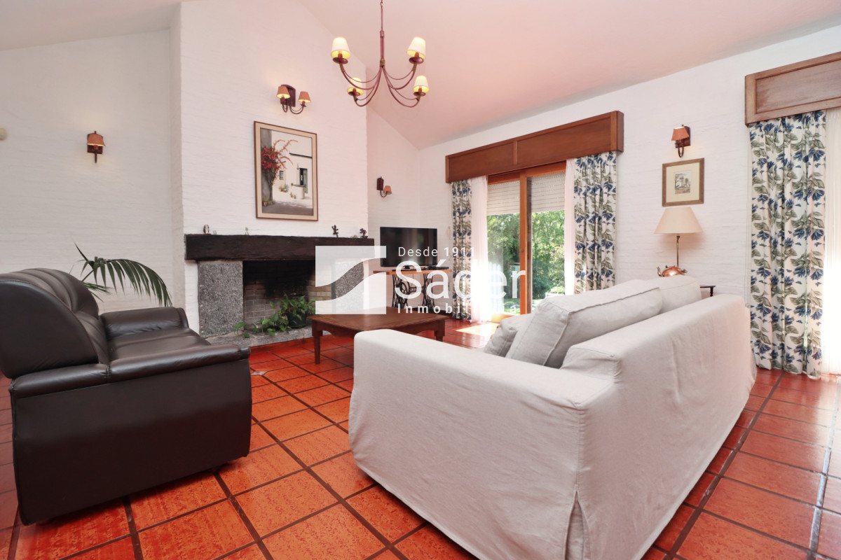 Casa ID.4624 - Hermoso Chalet en venta barrio Marly excelente entorno