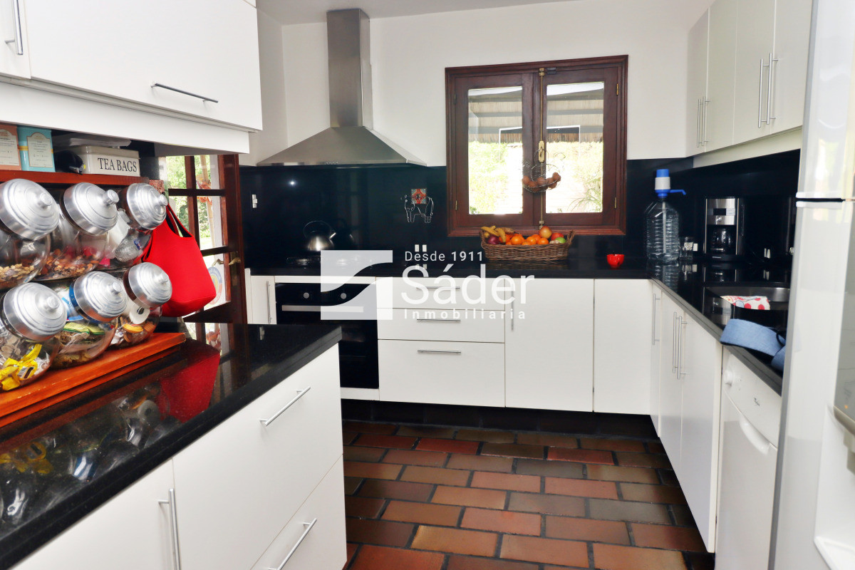 Casa ID.2389 - Casa en venta y alquiler Pinares 3 dormitorios