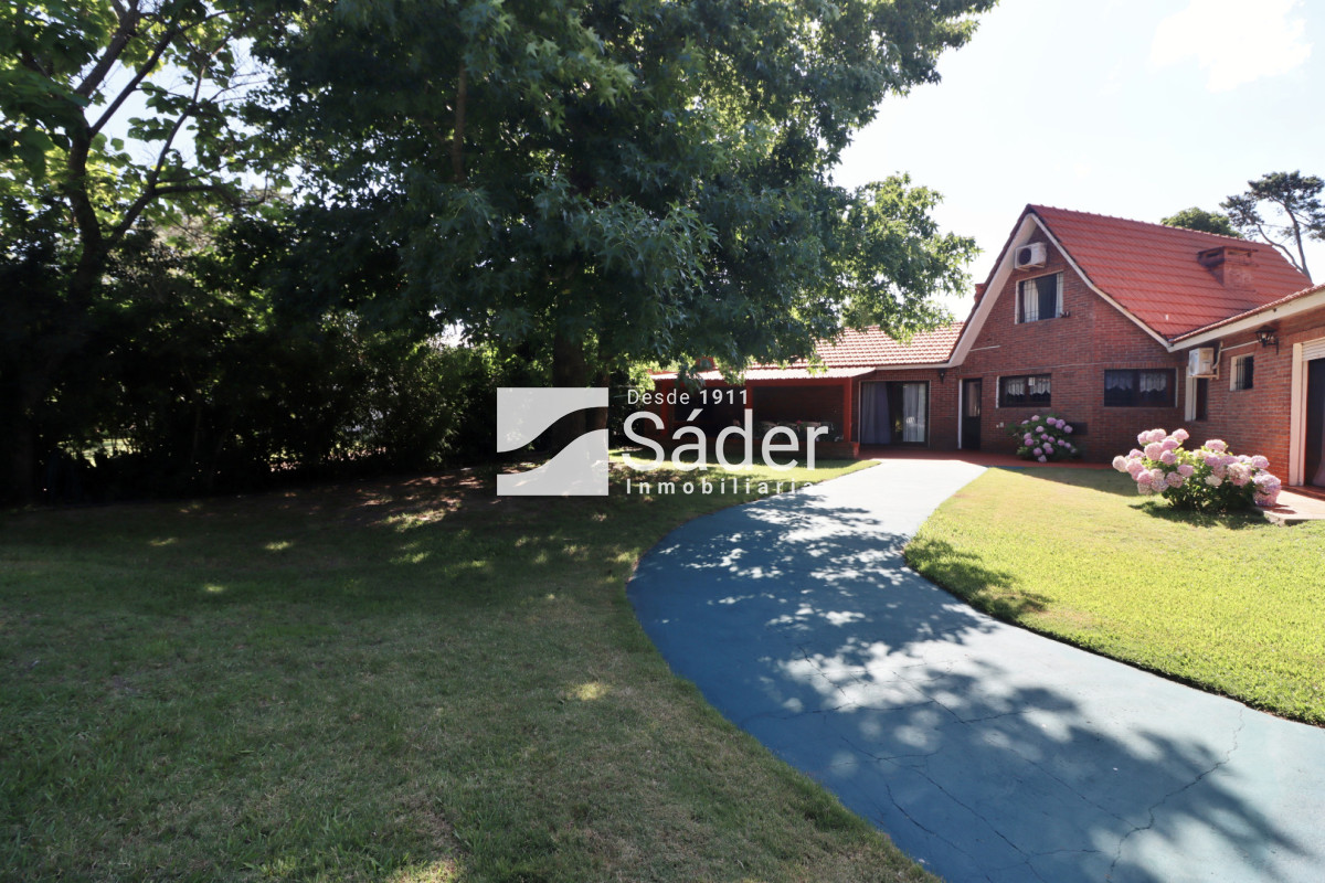 Casa ID.4624 - Hermoso Chalet en venta barrio Marly excelente entorno