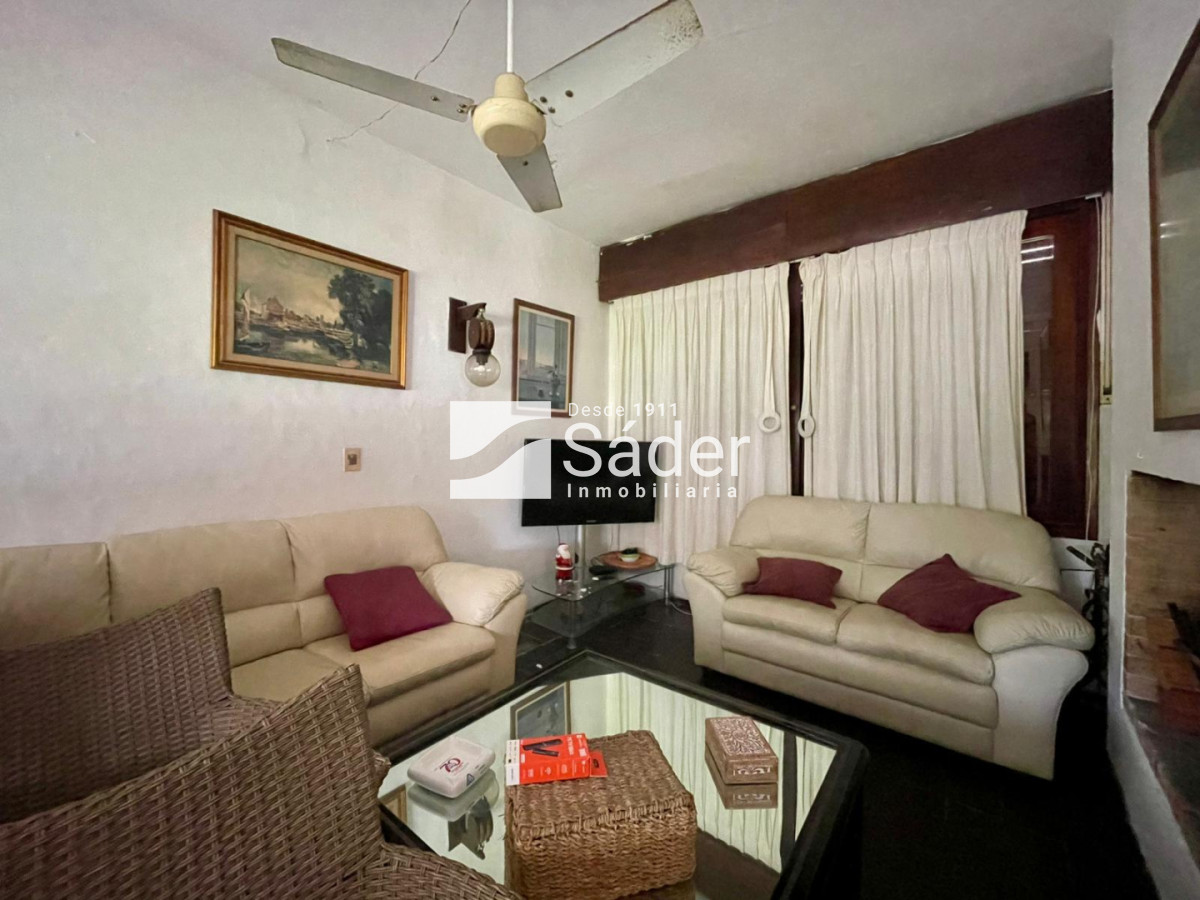 Casa ID.4903 - Casa sólida de época para reciclar en excelente ubicación Playa Mansa parada 10