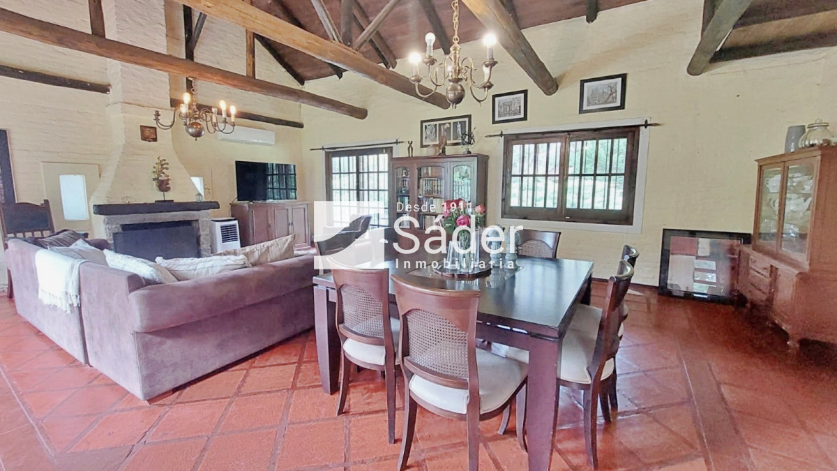 Casa ID.4758 - Casa en Alquiler 3 dormtiorios. Barrio Marly con Jardín y Piscina