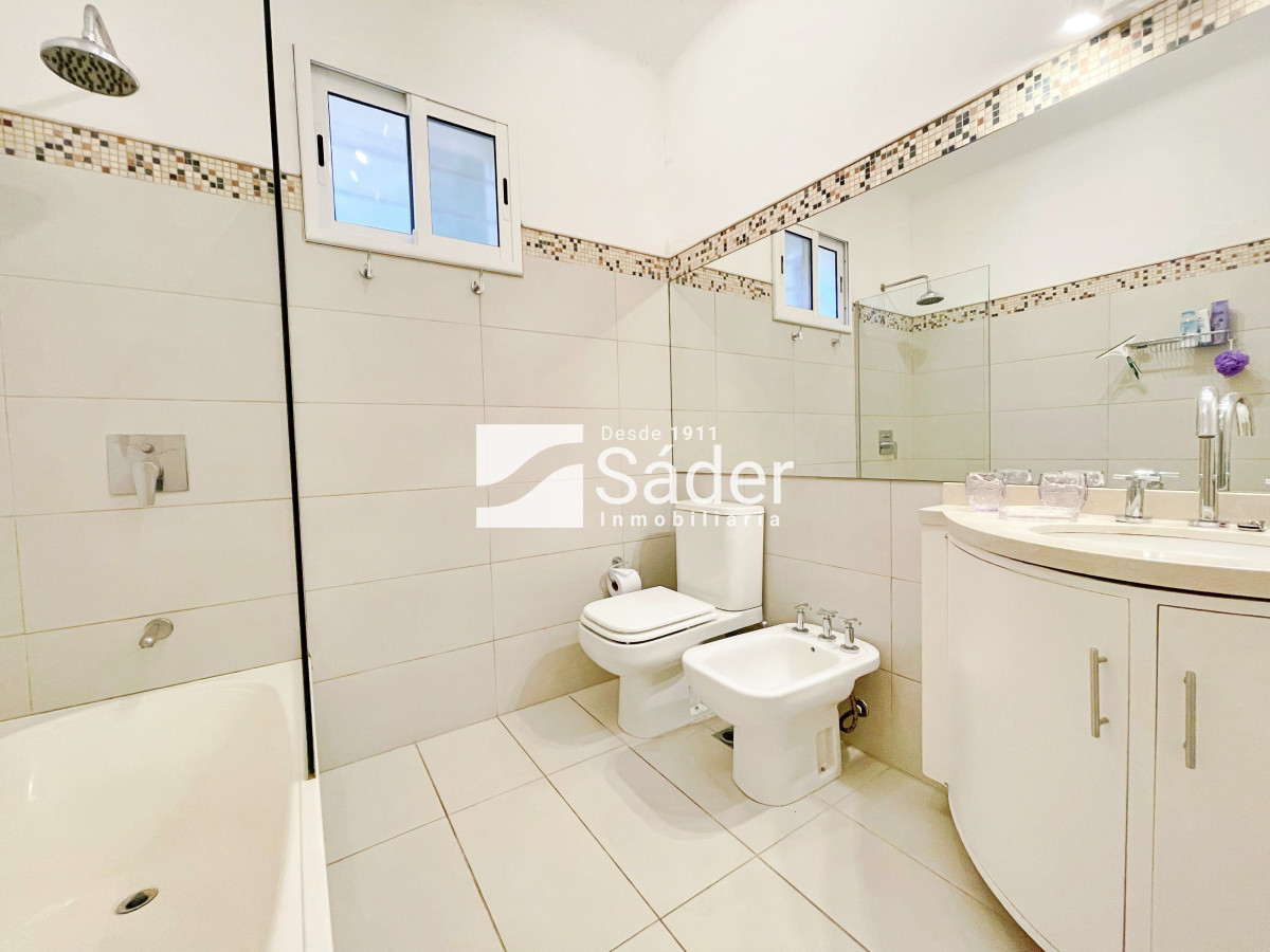 Casa ID.4364 - Casa en peninsula, primera linea frente al mar