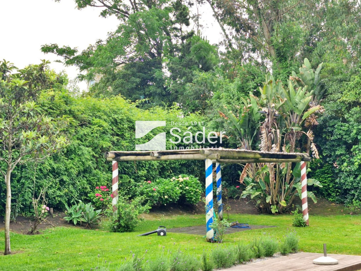 Casa ID.4437 - Casa moderna en Rincón del indio, con Piscina. 4 dorm. 