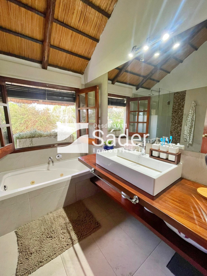 Casa ID.2389 - Casa en venta y alquiler Pinares 3 dormitorios