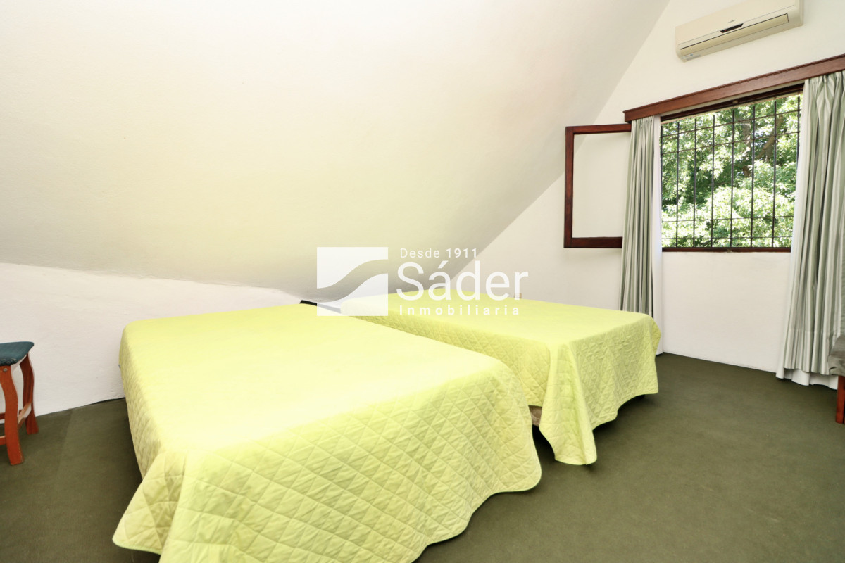 Casa ID.4624 - Hermoso Chalet en venta barrio Marly excelente entorno