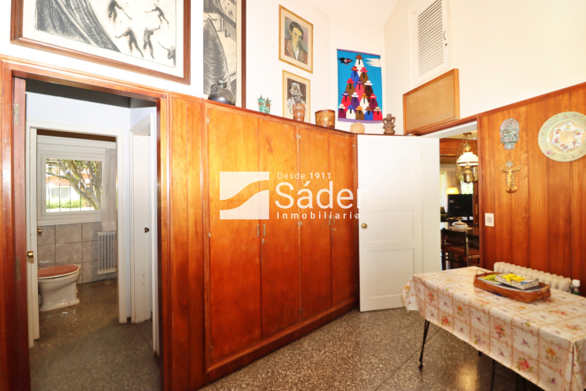 Casa ID.4517 - Espectacular casa en venta en Playa Mansa estilo clásico buena categoría