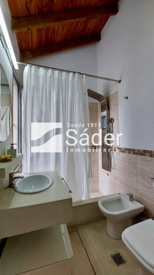 Casa ID.4604 - Casa en Rincón del Indio, alquiler y venta. 3 Suites, Amplio Jardín, Piscina y Parrillero 