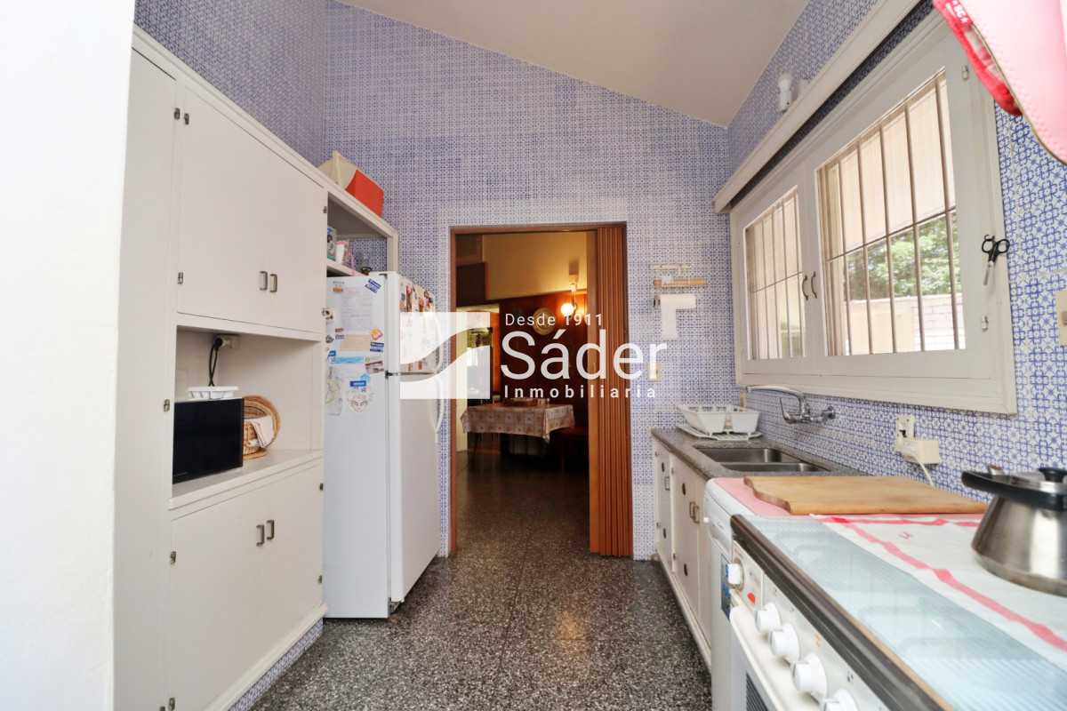 Casa ID.4517 - Espectacular casa en venta en Playa Mansa estilo clásico buena categoría