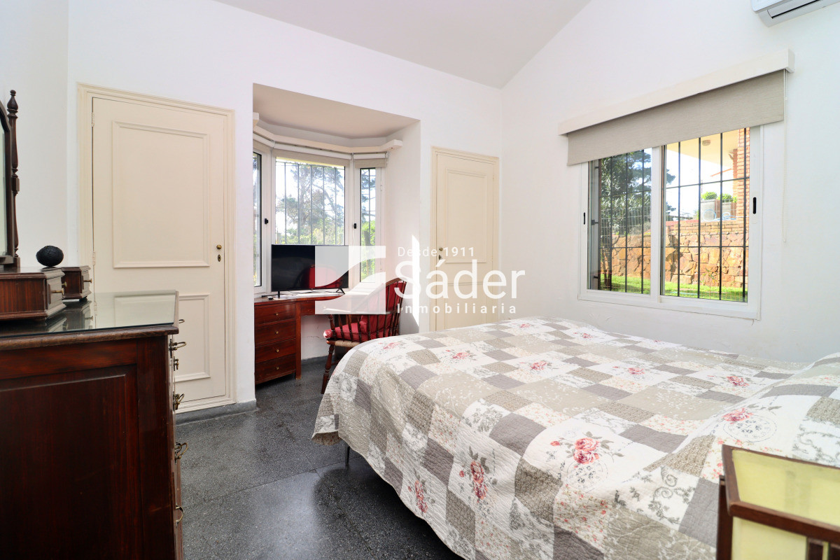 Casa ID.4330 - Casa en playa mansa. 4 dorm. 