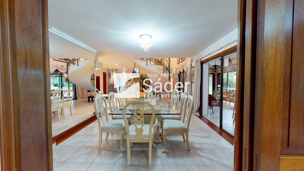 Casa ID.759 - Casa en venta y alquiler Playa Mansa 5 dormitorios