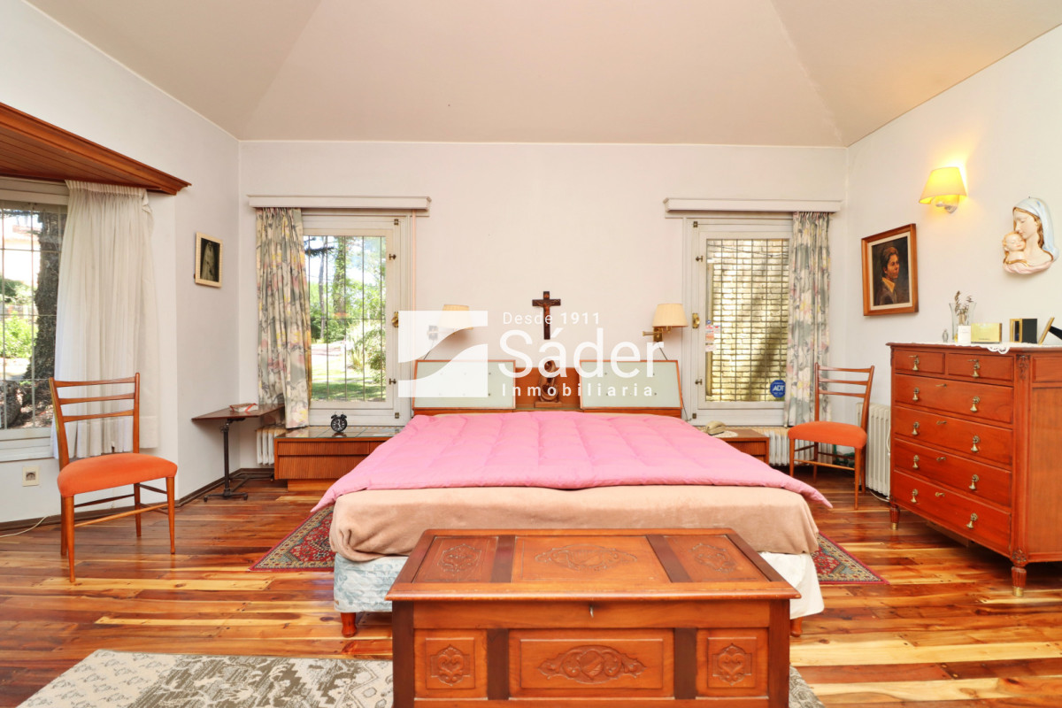 Casa ID.4517 - Espectacular casa en venta en Playa Mansa estilo clásico buena categoría