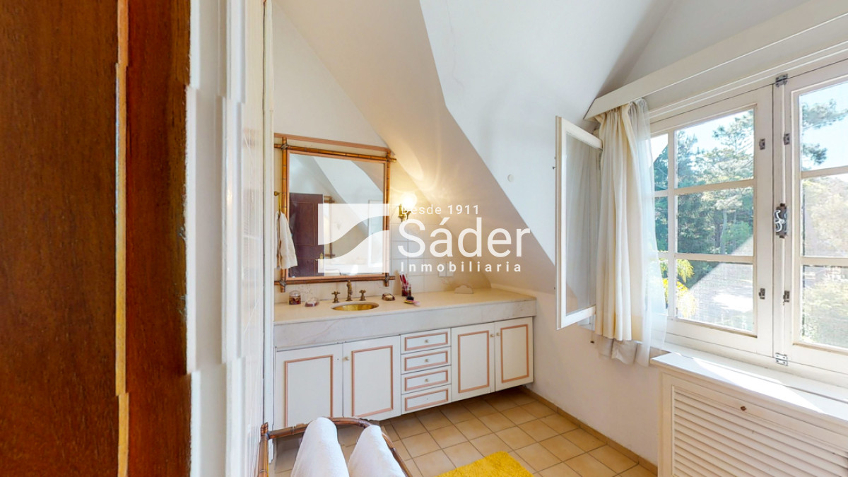 Casa ID.2289 - Casa en venta Playa Mansa 5 dormitorios 