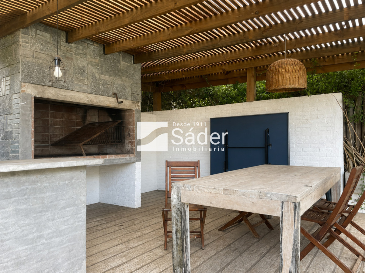 Casa ID.4973 - Excelente casa en Pinares. 3 suites, piscina y parrillero 