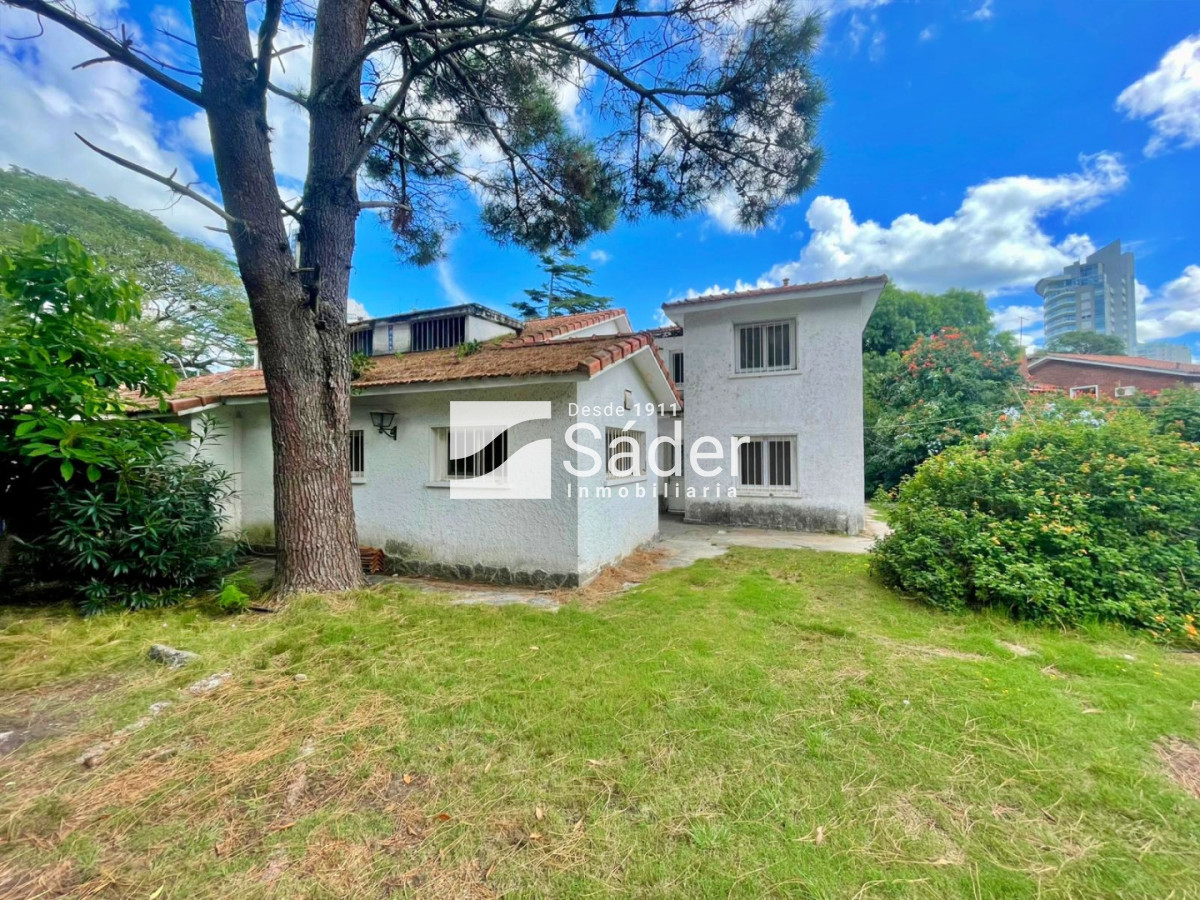 Casa ID.4852 - Una propiedad con historia y carácter, en una ubicación privilegiada de Playa Mansa