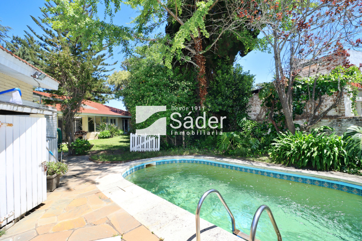 Casa ID.4517 - Espectacular casa en venta en Playa Mansa estilo clásico buena categoría