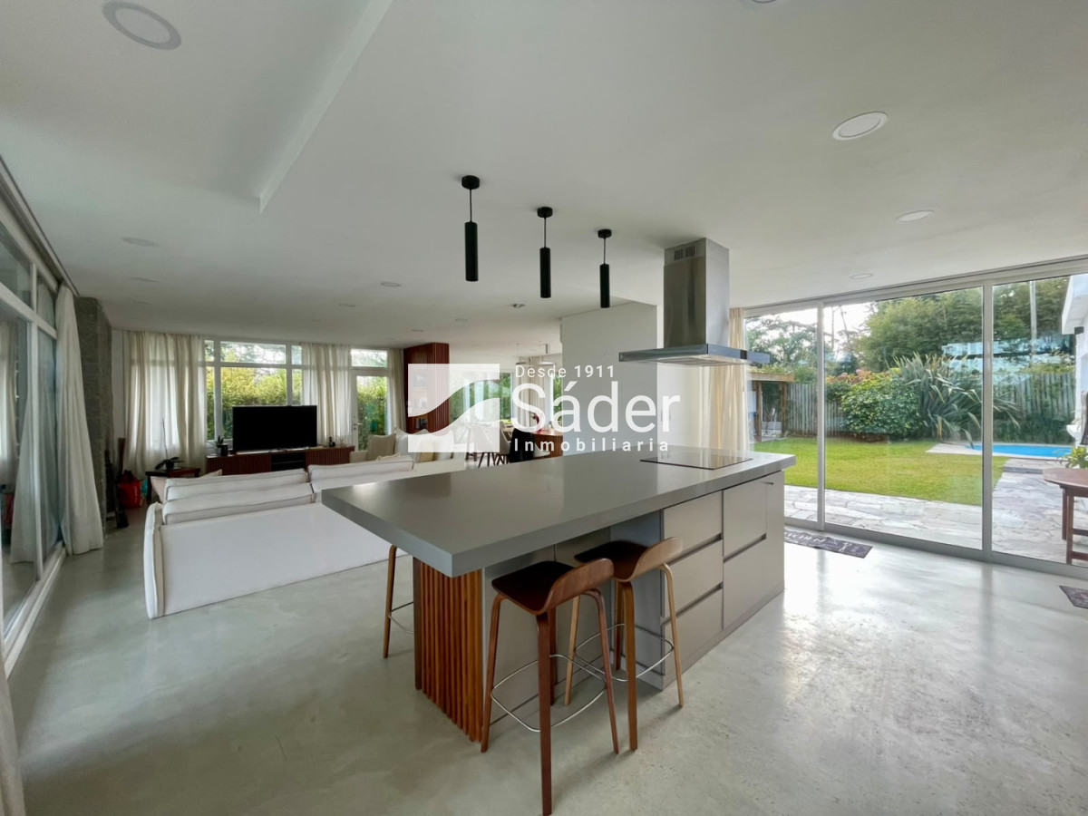 Casa ID.4973 - Excelente casa en Pinares. 3 suites, piscina y parrillero 