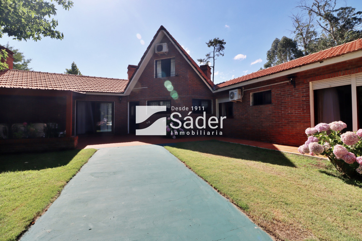 Casa ID.4624 - Hermoso Chalet en venta barrio Marly excelente entorno