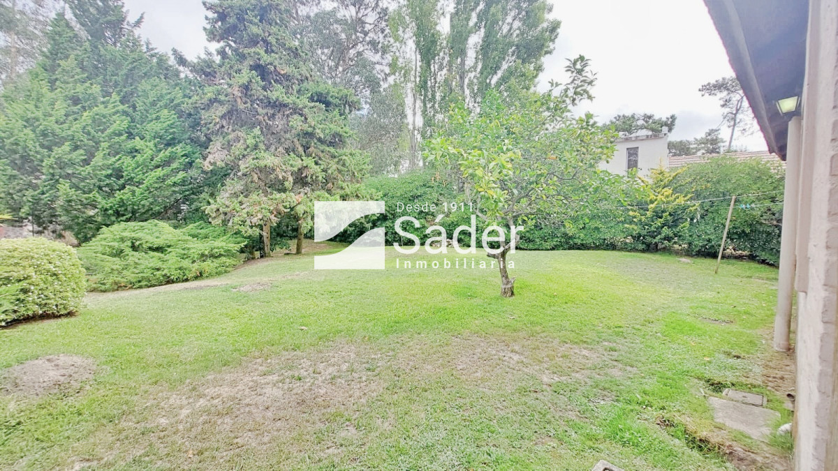 Casa ID.4758 - Casa en Alquiler 3 dormtiorios. Barrio Marly con Jardín y Piscina