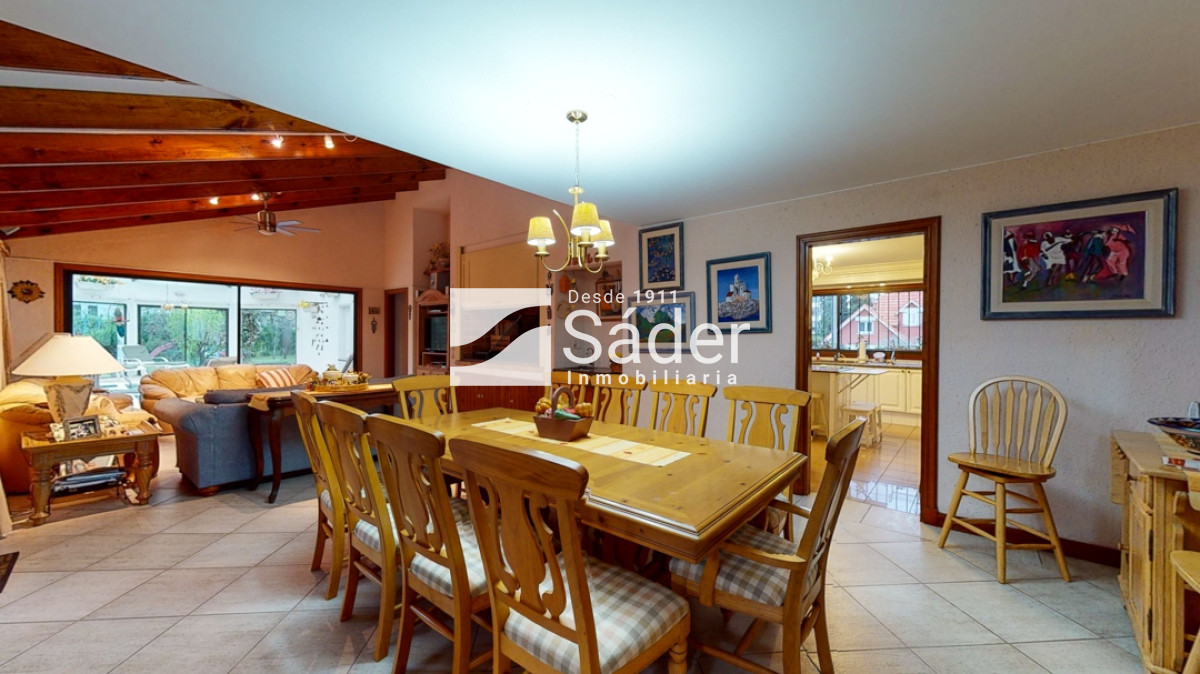 Casa ID.759 - Casa en venta y alquiler Playa Mansa 5 dormitorios