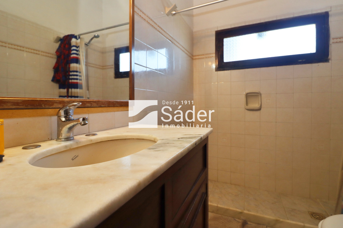 Casa ID.4192 - Chalet estilo tradicional en Pinares con gran terreno y vistas al mar