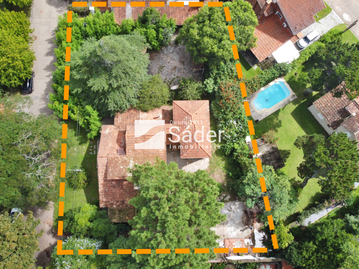 Casa ID.4852 - Una propiedad con historia y carácter, en una ubicación privilegiada de Playa Mansa