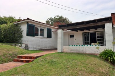 Hermoso chalet estilo colonial, próximo al mar! 