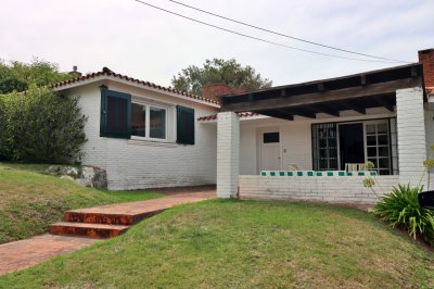 Hermoso chalet estilo colonial, próximo al mar! 