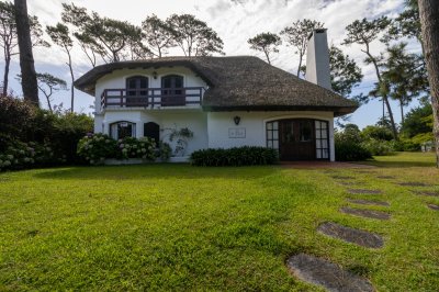 Casa en venta Pinares 4 dormitorios