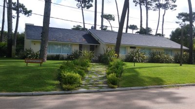 Casa en venta Playa Mansa 4 dormitorios