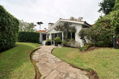 Casa en la mansa. 4 dormitorios, con piscina 