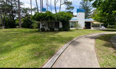 Casa Esquinera con Amplio Jardín en Lugano